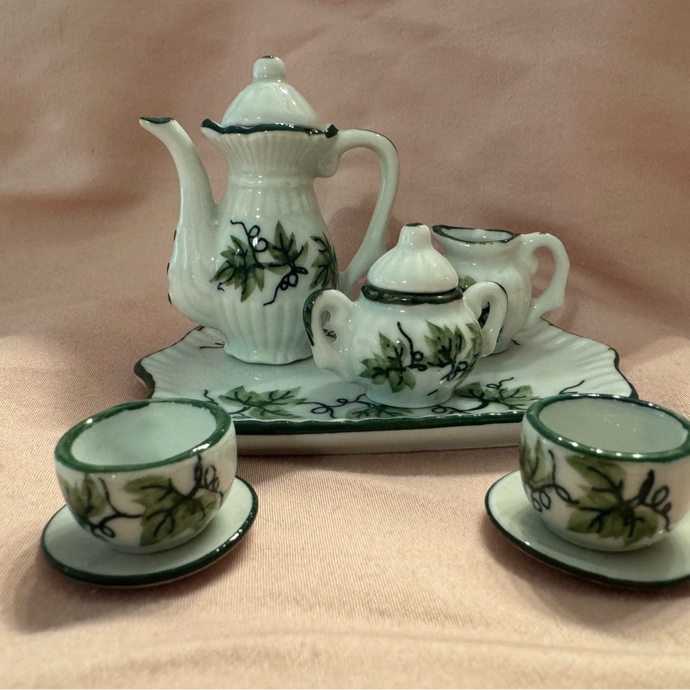 Elegant Green and White Tea Set